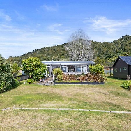 Lakefront Treasure - Lakefront Rotoma Holiday Home Rotorua Exterior photo