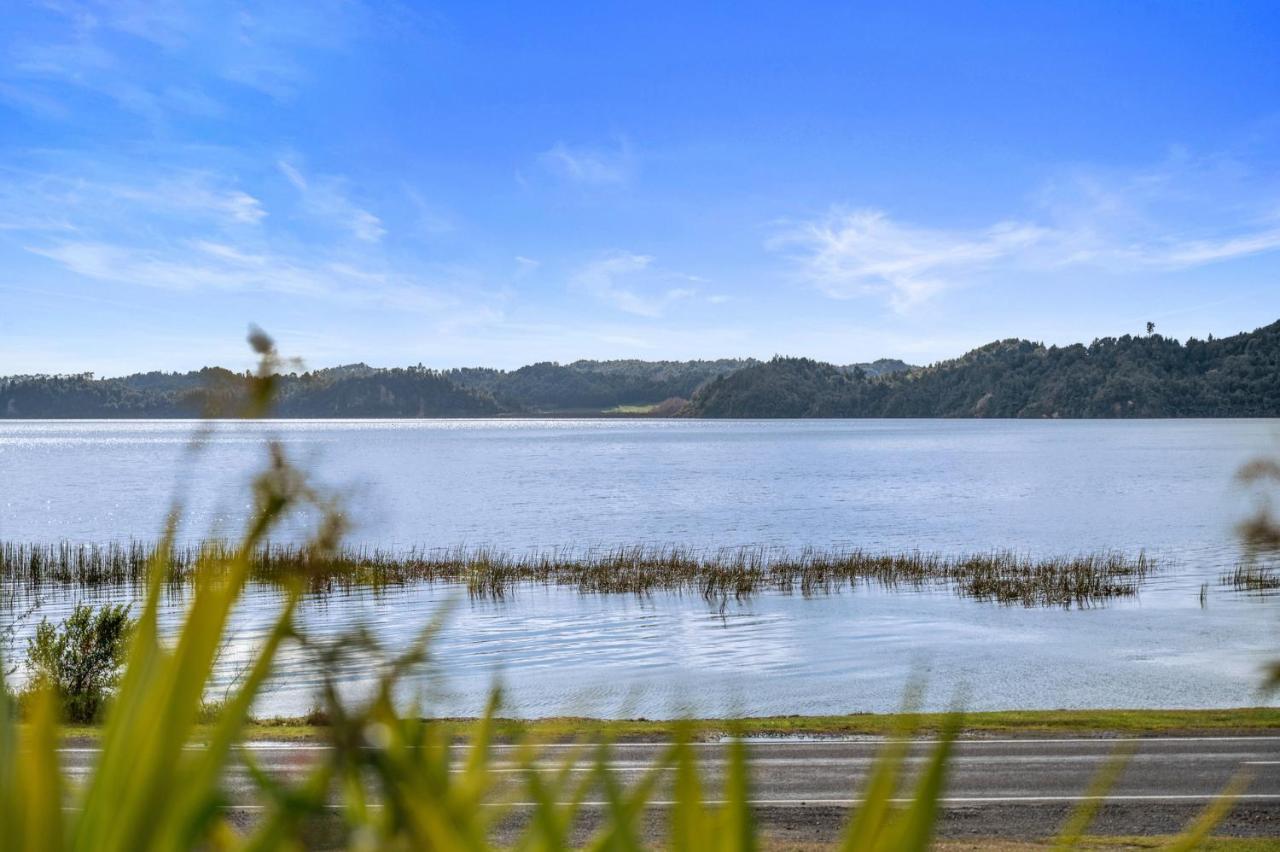 Lakefront Treasure - Lakefront Rotoma Holiday Home Rotorua Exterior photo