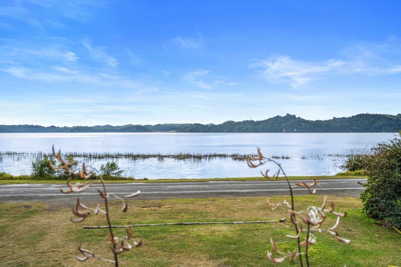 Lakefront Treasure - Lakefront Rotoma Holiday Home Rotorua Exterior photo