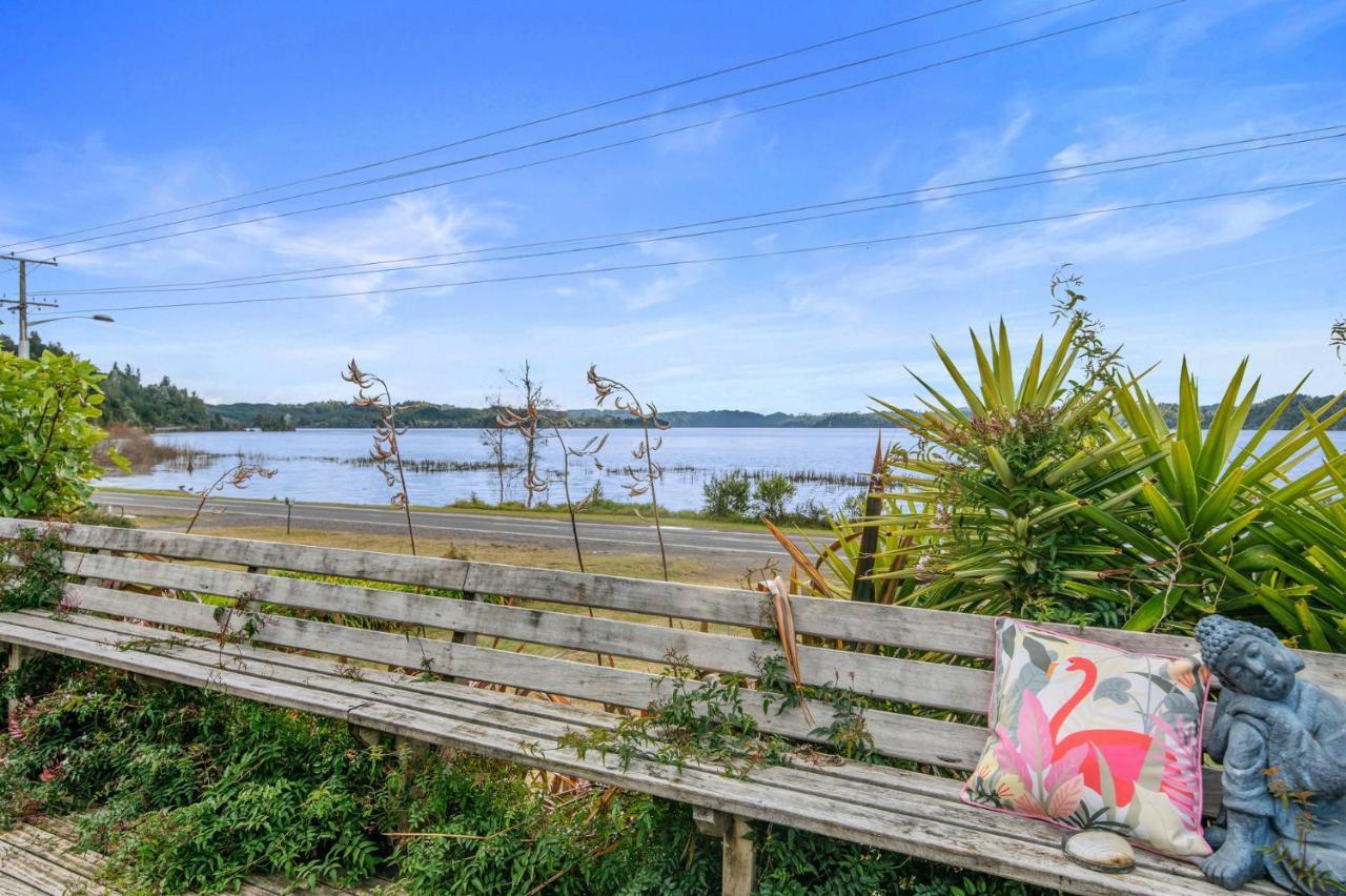 Lakefront Treasure - Lakefront Rotoma Holiday Home Rotorua Exterior photo