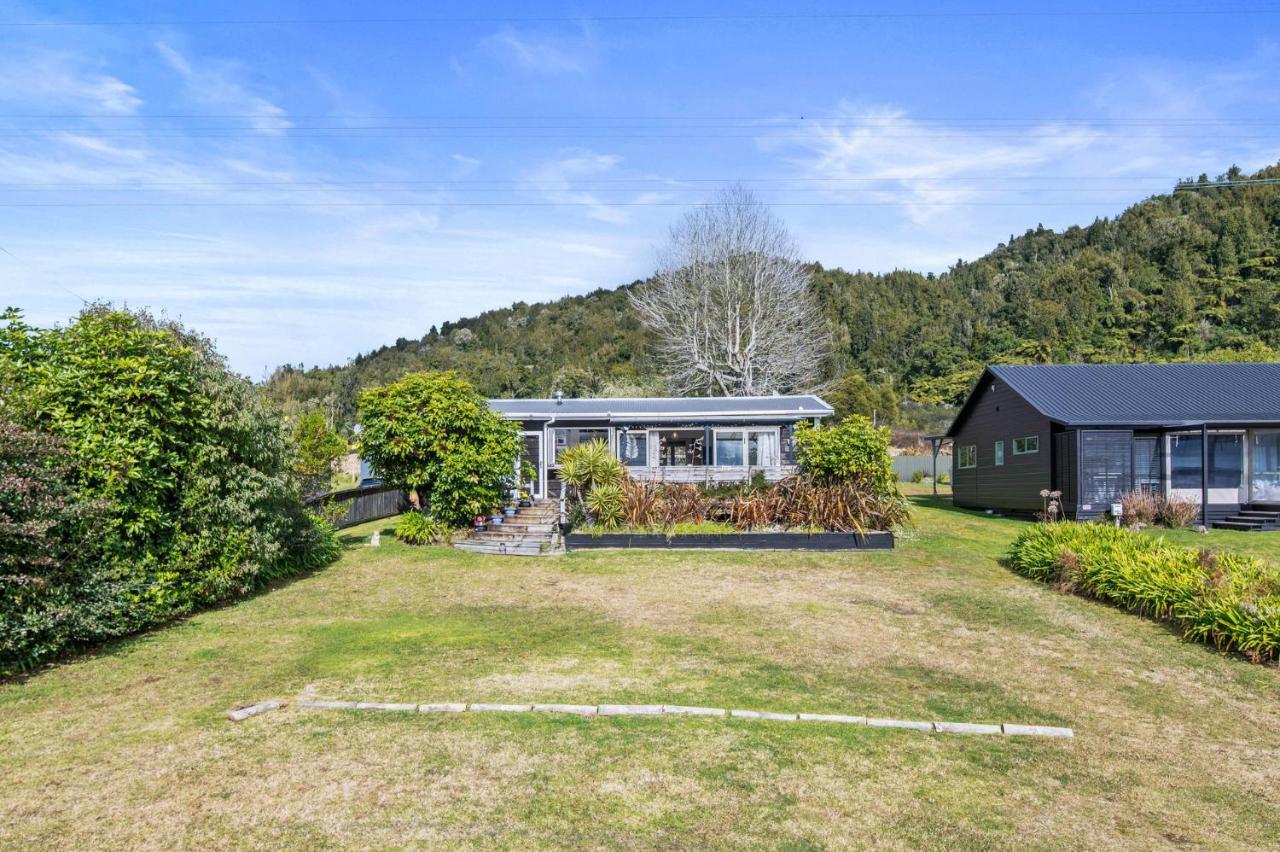 Lakefront Treasure - Lakefront Rotoma Holiday Home Rotorua Exterior photo